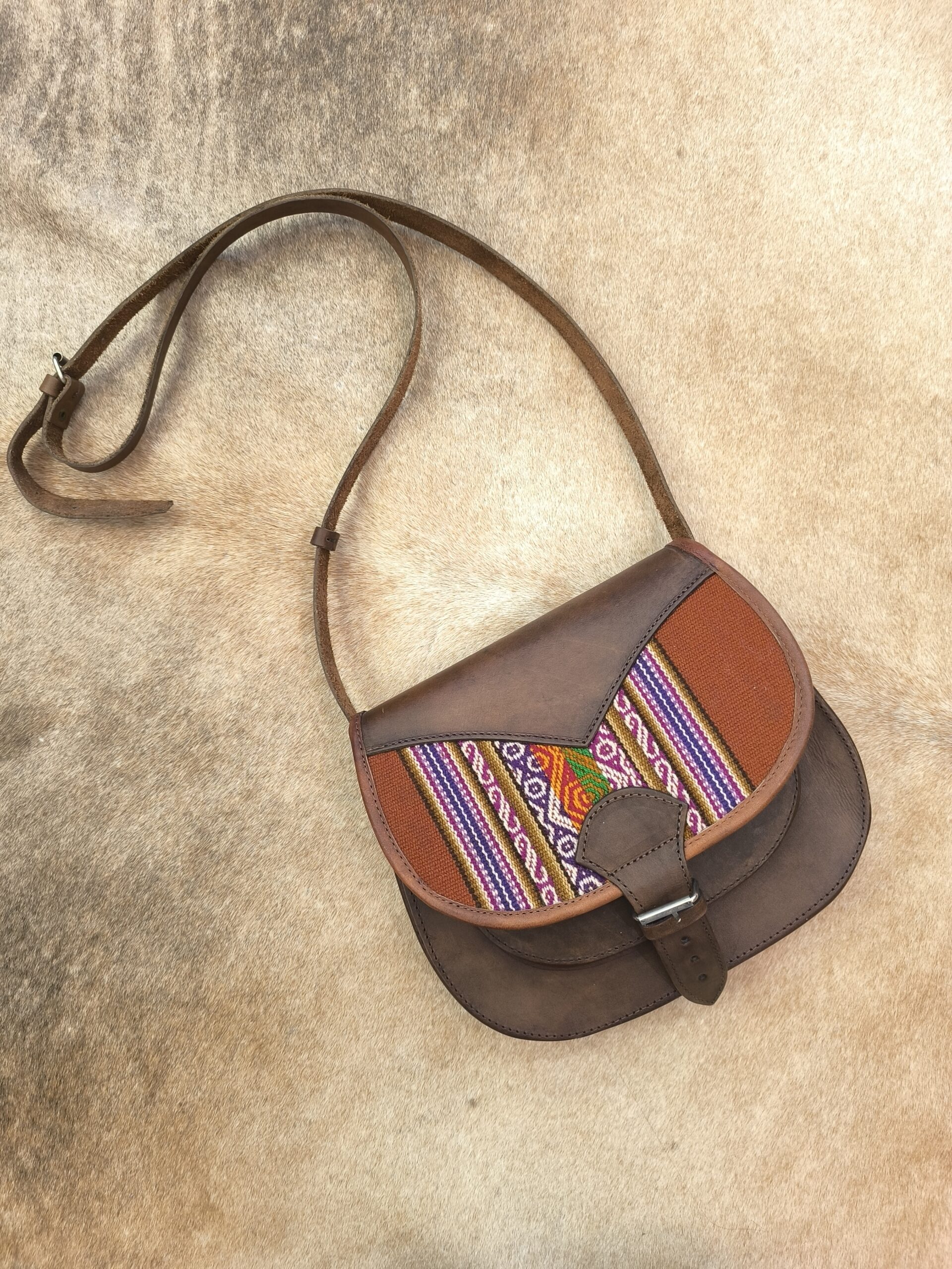 BANDOLERA MUJER CUERO CON DETALLE REGIONAL (ESTAMPADOS SURTIDO)